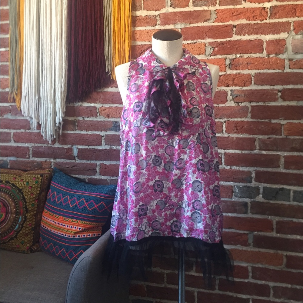 Forever 21 twist pink clock top w ruffled neckline